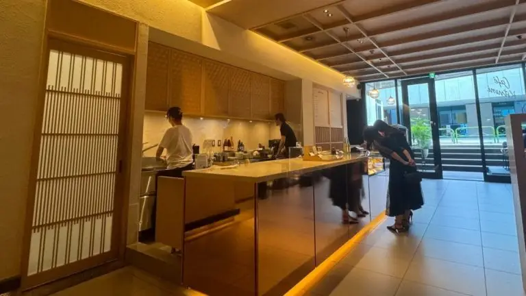 Café Kitsuné Aoyama (カフェ キツネ)表参道