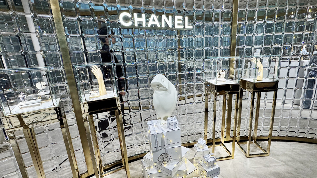 CHANEL Omotesando Christmas POP-UP 2025 "Dream Chaser" Special event with 5 motif experiences led by a white owl and an a cappella live performance
