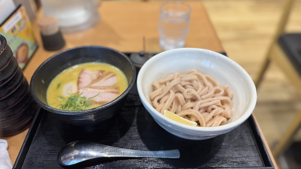 【表参道】カレーうどん千吉で看板“千吉うどん”実食!全粒粉のもちもち麺×まろやかカレーが絶品【駅1分】
