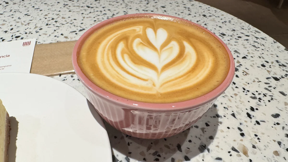 uniのカフェラテ ― 美しいラテアート