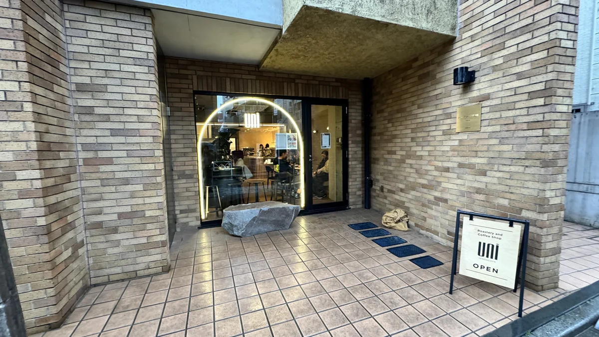 北参道uni（ユニ センダガヤ）の外観・入口