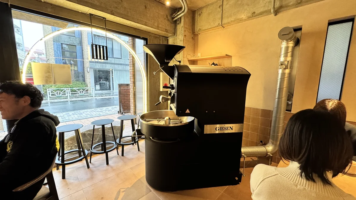 uni店内に設置されたGiesenコーヒーロースター