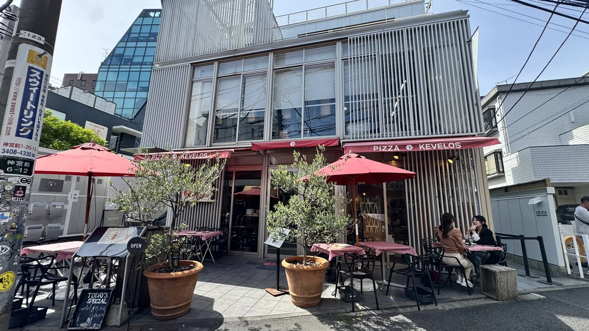 ピッツァ ケベロス 明治神宮前店 外観 原宿キャットストリート