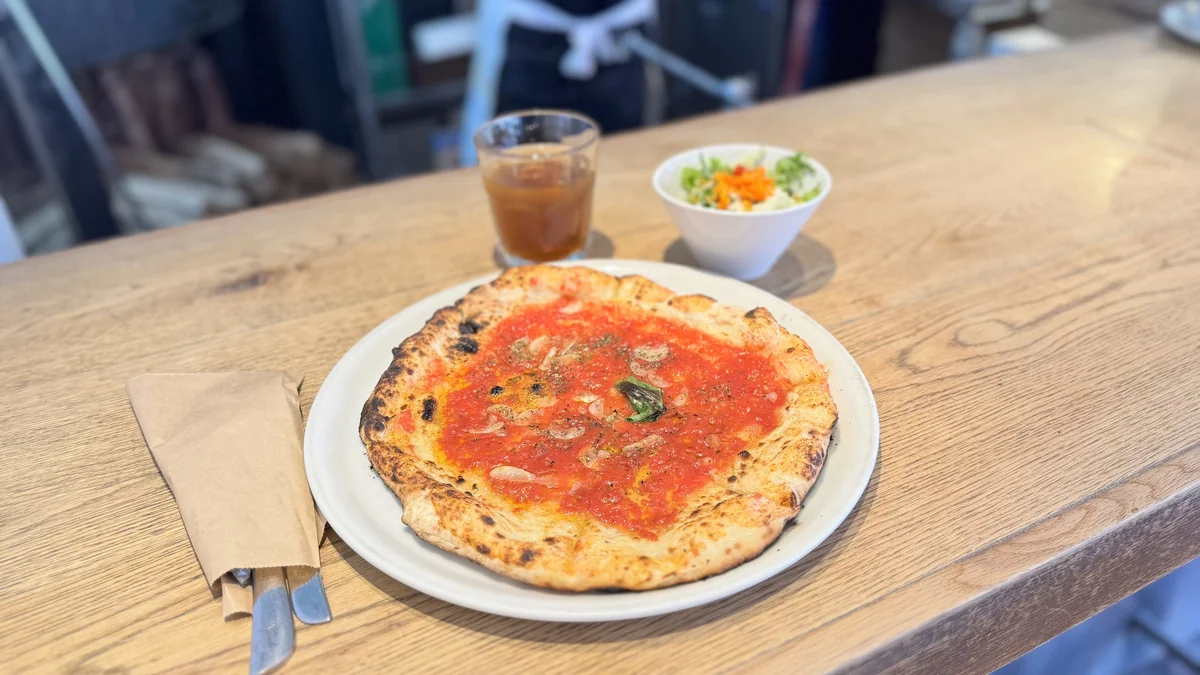 ピッツァ ケベロス マリナーラ ランチ 1000円 薪窯ナポリピッツァ