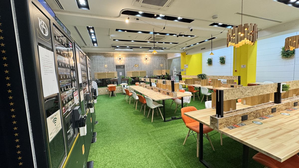 セルフカフェ渋谷神南店 店内全景｜Wi-Fi・電源完備の無人カフェ