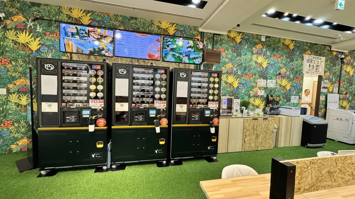 セルフカフェ渋谷神南店 ドリンク自動販売機コーナー