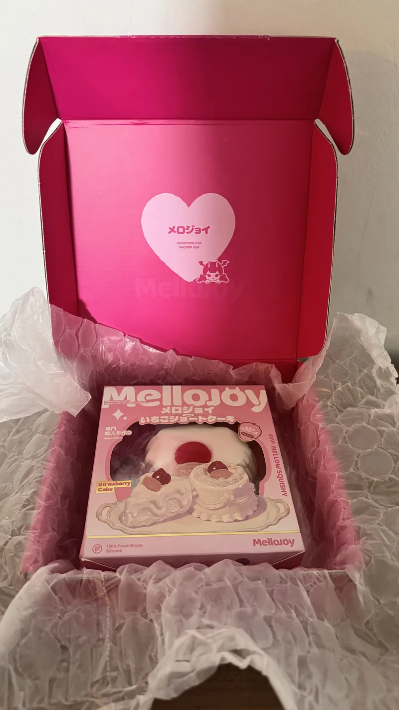 プチプチを外して出てきたメロジョイのいちごショートケーキ スクイーズの商品箱