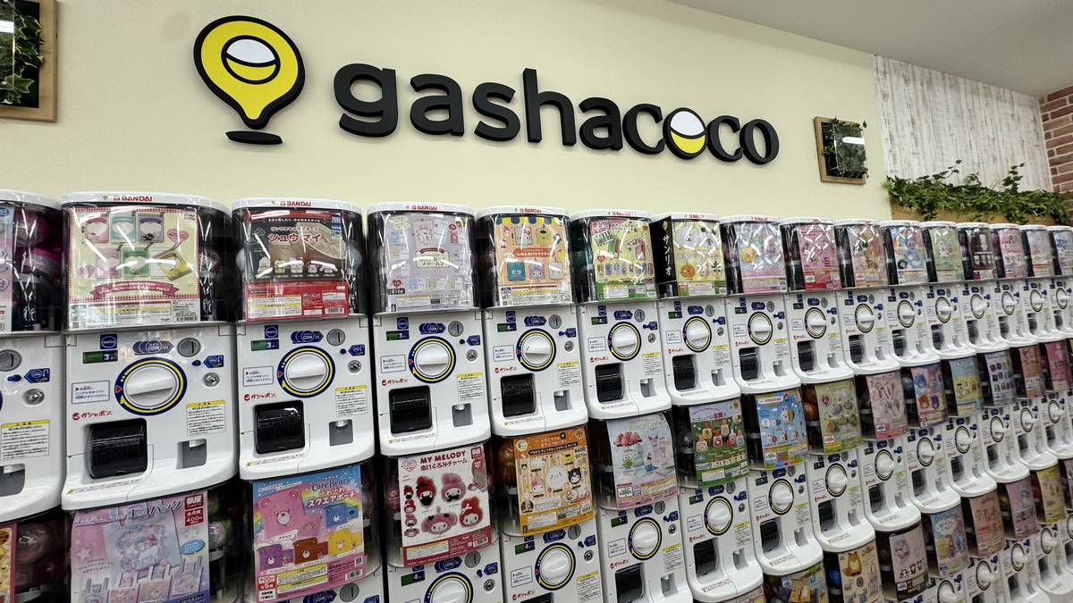 原宿・竹下通り gashacoco CUTE CUBE 原宿｜サンリオ・ちいかわ・カービィなど人気キャラのガチャが充実