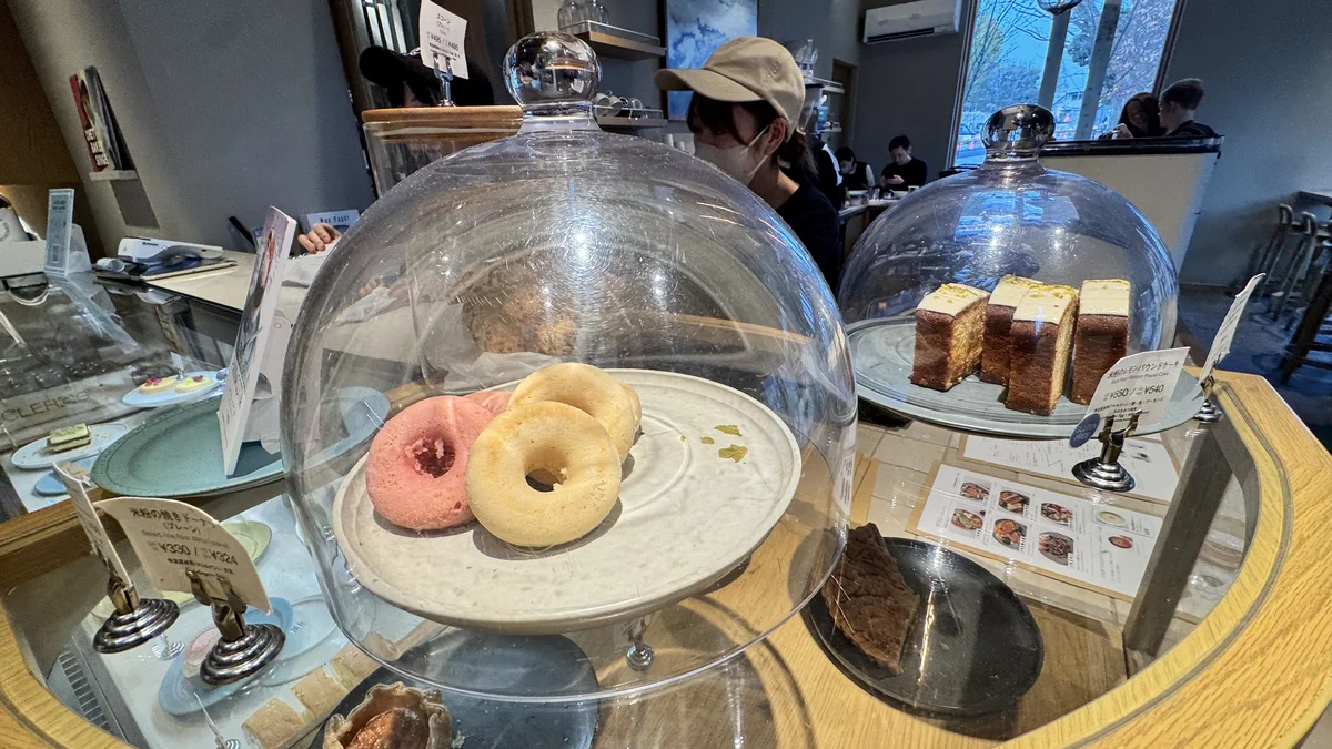 BLUE SIX COFFEEの米粉の焼きドーナツとレモンパウンドケーキ