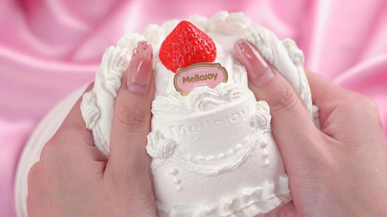 Mellojoy Strawberry Shortcake Whole Z048-10 Review | The Squishy That Looks Like a Real Cake
