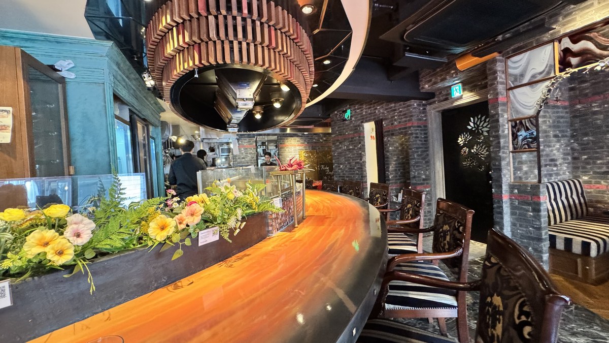 Harajuku Wagyu Teppanyaki "Tsumugi" | Enjoy a Sautéed Pork Lunch in a Unique, Otherworldly Atmosphere!