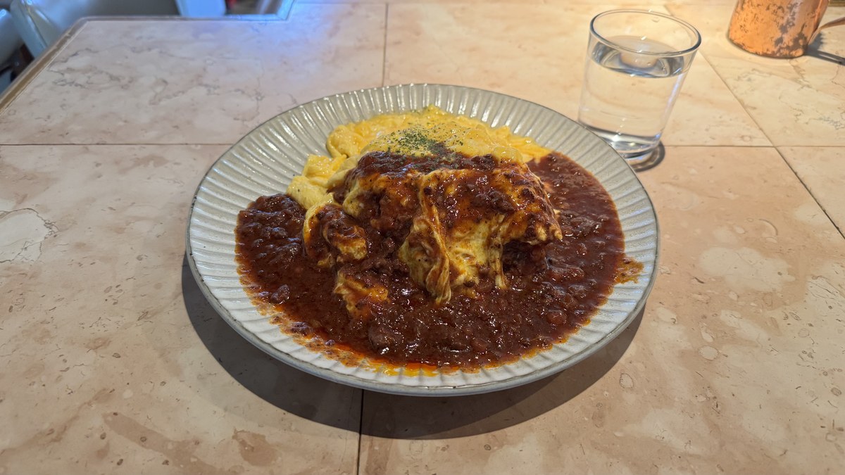 A Hearty, Generous Omurice Lunch at a Harajuku Bar | Bar dAZE