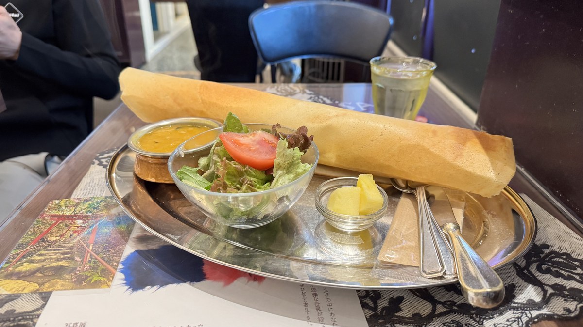 Surprised by the Oversized “Dosa” at Jingumae | British Indian Café 1930