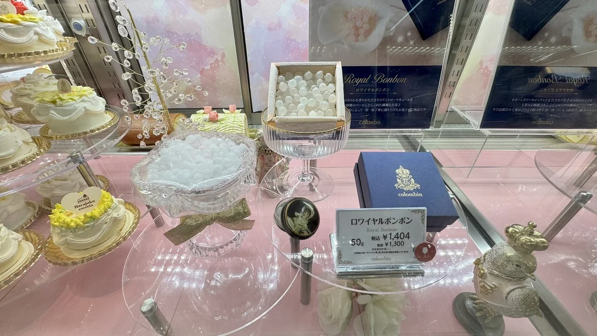 ロワイヤルボンボン。高級ボンボンが箱入りで展示