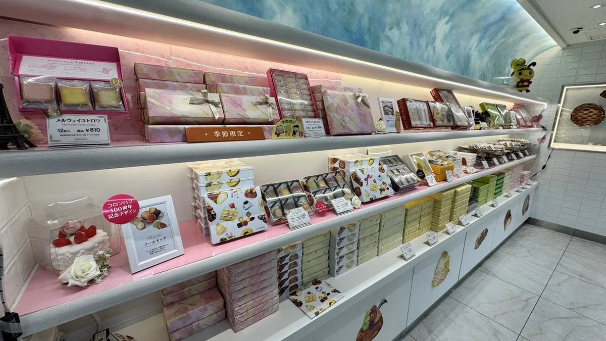 テイクアウト用の焼き菓子コーナー。ロール、フィナンシェなど豊富な品揃え