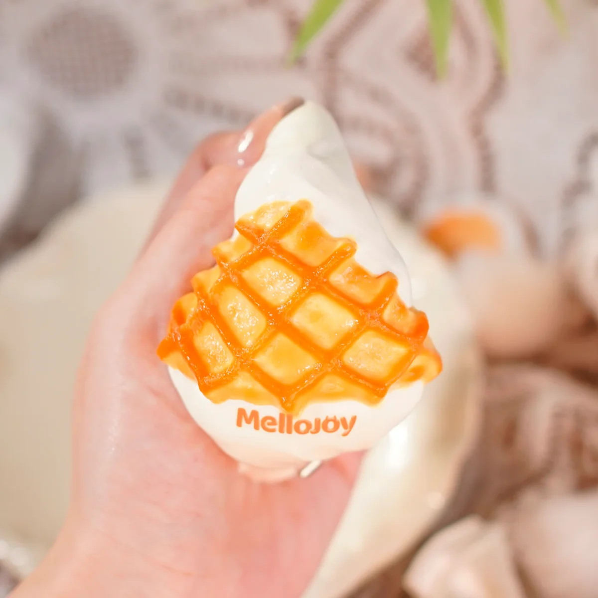 Mellojoy クリームワッフル 握った状態