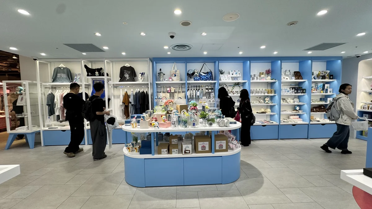 ファッションアイテムとインテリア雑貨の売り場