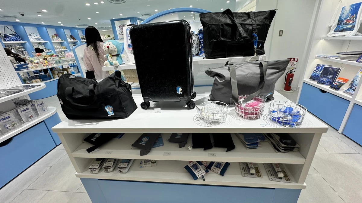 スーツケースやトートバッグなどの旅行用品