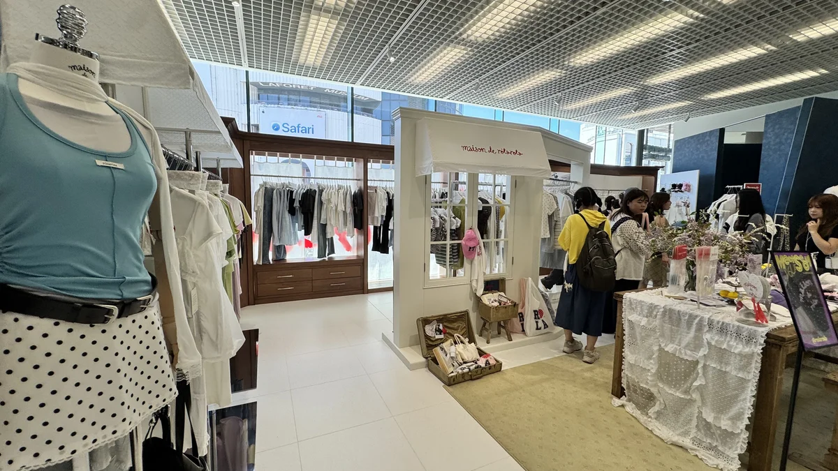 「メゾン ドゥ ロラロラ」の店内