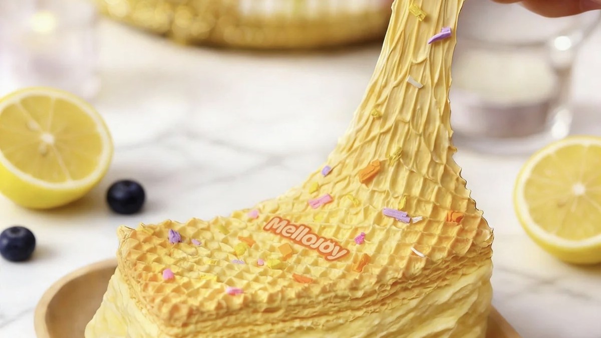 [Mellojoy Rainbow Wafer Z063-4] The wafer is now a squeeze treat! The chewy, stretchy texture of the mousse cream is insane.